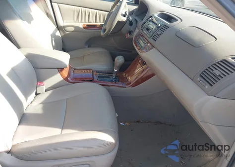 2005 Toyota Camry Xle V6 z USA, uszkodzony, nr VIN 4T1BF30K75U597301